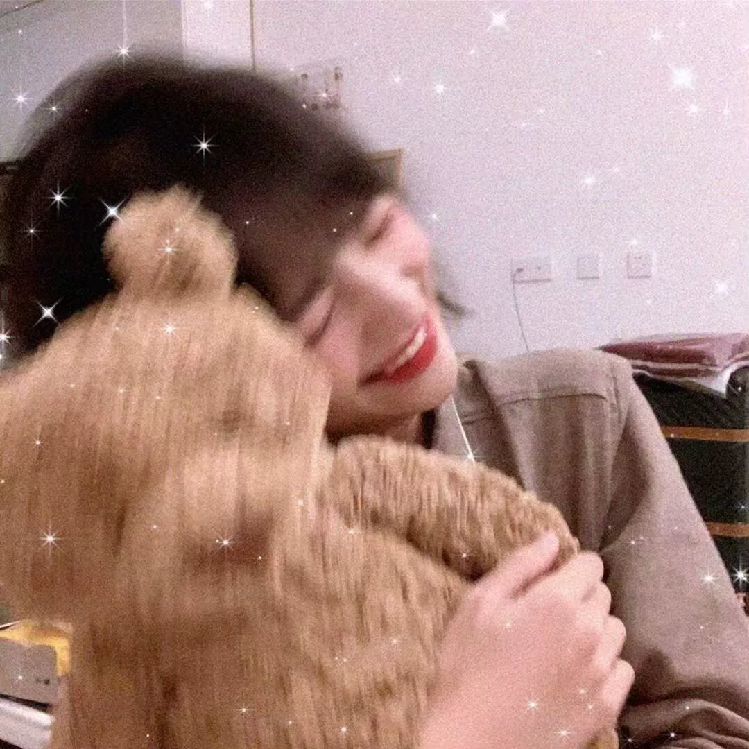 她从风暴中走来